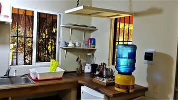 Fridge, dishwasher, coffee/tea maker, electric kettle