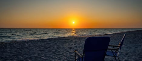 Beach nearby, sun-loungers, beach towels