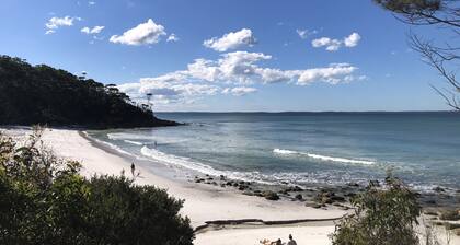 On the Verge - charming Callala Beach cottage