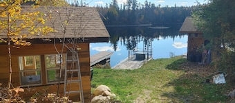 CLEAN Romantic Cabin<br>Lakeside Sauna/Tub and Fire Pit