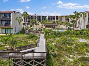 Exterior - Direct Oceanfront 2BR Suite - Pool & Immediate Beach Access (St. Augustine)
