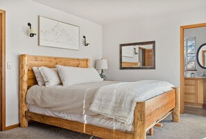 4 bedrooms, iron/ironing board, free WiFi, bed sheets