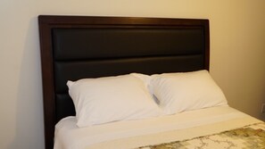 3 عدّة غرف نوم ومكواة/لوح كي وواي فاي وملاءات أسرّة