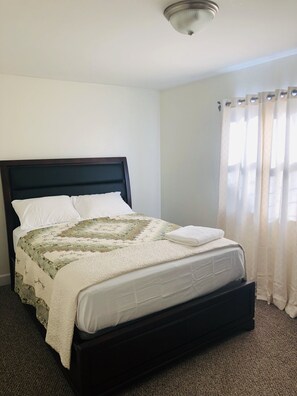 3 bedrooms, iron/ironing board, WiFi, bed sheets