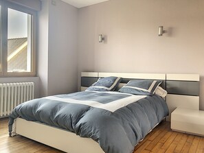 2 bedrooms, iron/ironing board, free WiFi