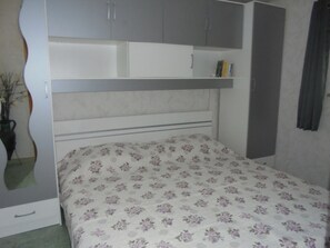 2 chambres, fer et planche à repasser, lit parapluie, Wi-Fi gratuit