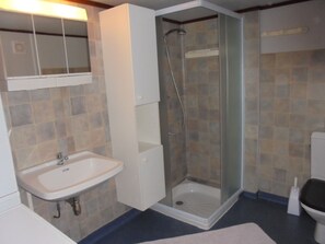 Douche, sèche-cheveux