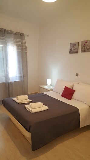 2 slaapkamers, een strijkplank/strijkijzer, gratis wifi, beddengoed