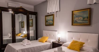 Casa Rural , en plaza de Almagro, piscina, bar privado, cocina campera, piscina.