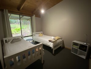 2 bedrooms, iron/ironing board, travel cot, free WiFi - Beautiful, relaxing bush environment, walking distance to town centre. (Denmark)