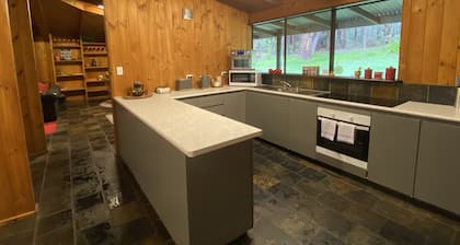 Beautiful, relaxing bush retreat on acreage a short walk to town.