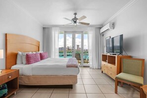 Tabla de planchar con plancha, cuna de viaje, wifi y ropa de cama 