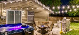 Huge yard, Family-friendly, Hot Tub, walk to Beach, Dunes, Hiking Trails