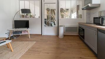 KylskÄp, mikrovÄgsugn, ugn och spishÀll