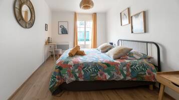 1 soveværelse, skrivebord, strygejern/strygebræt, weekendseng