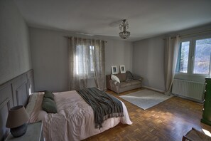6 Schlafzimmer, Bügeleisen/Bügelbrett, Reisekinderbett, WLAN