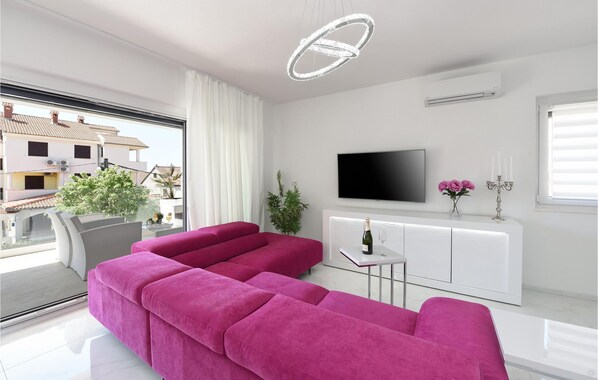 Smart TV, video-game console - Gorgeous home in Zadar with sauna (Zadar)