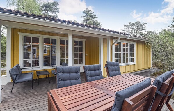 Outdoor dining - 2 bedroom cozy home in Strömstad (Strömstad)