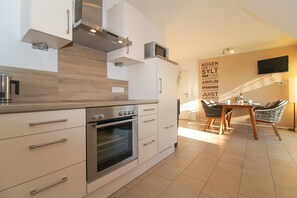 Kühlschrank, Mikrowelle, Geschirrspüler