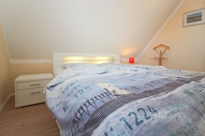 2 bedrooms, travel crib, WiFi