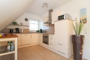 Kühlschrank, Mikrowelle, Geschirrspüler