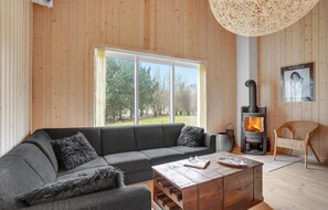 TV, fireplace, DVD player - Nice home in Rødby with sauna (Rødby)