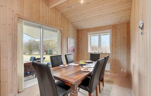 Dining - Nice home in Rødby with sauna (Rødby)
