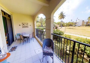Outdoor dining - Beautiful condo with awesome sea view (St Croix)