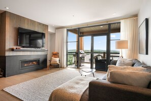 Smart TV, chimenea y estéreo