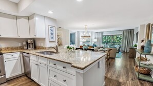 Interior - 322 Ocean One - 5 STAR Oceanfront Complex (Hilton Head Island)