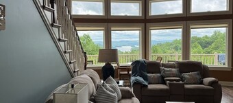 Creekview Manor: Dale Hollow Views, Massive Deck & Boat Parking!