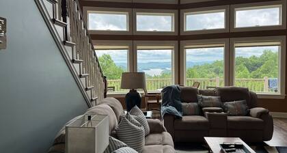 Creekview Manor: Dale Hollow Views, Massive Deck & Boat Parking!