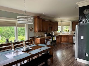 Dining - Creekview Manor (Burkesville)