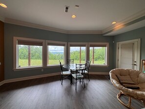 Smart TV - Creekview Manor: Dale Hollow Views, Massive Deck & Boat Parking! (Burkesville)