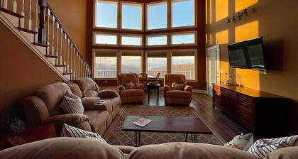 Creekview Manor - Dale Hollow Lake with amazing views only minutes to docks