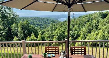 Creekview Manor - Dale Hollow Lake with amazing views only minutes to docks