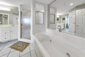 Shower, towels - 🌊Beach Front-3BR Hidden Dunes 1303🌊 (Panama City Beach)