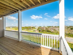 Property grounds - Modern oceanfront B Lot, 6 BR, 4.5 baths, Hot Tub, Elevator & Community Pool (North Topsail Beach)