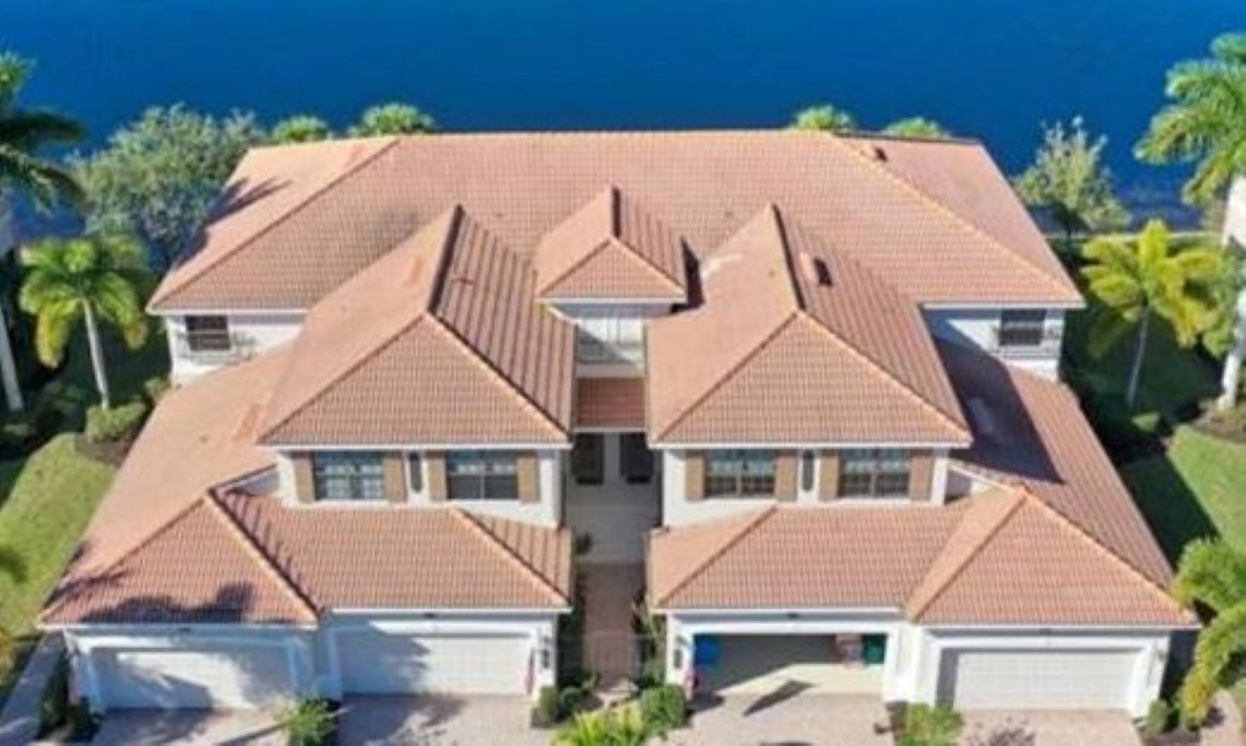 Luxury Living in Naples Florida (1st floor 3 bed / 2 bath)