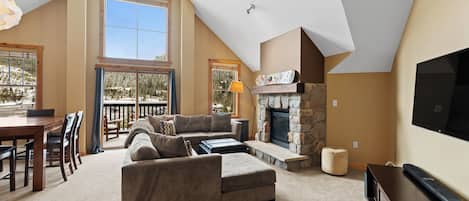 TV, fireplace