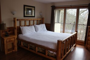 2 chambres, bureau, fer et planche à repasser, accès au Wi-Fi (inclus)