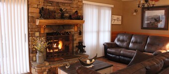 Newly updated 2 bedroom chalet with hot tub !