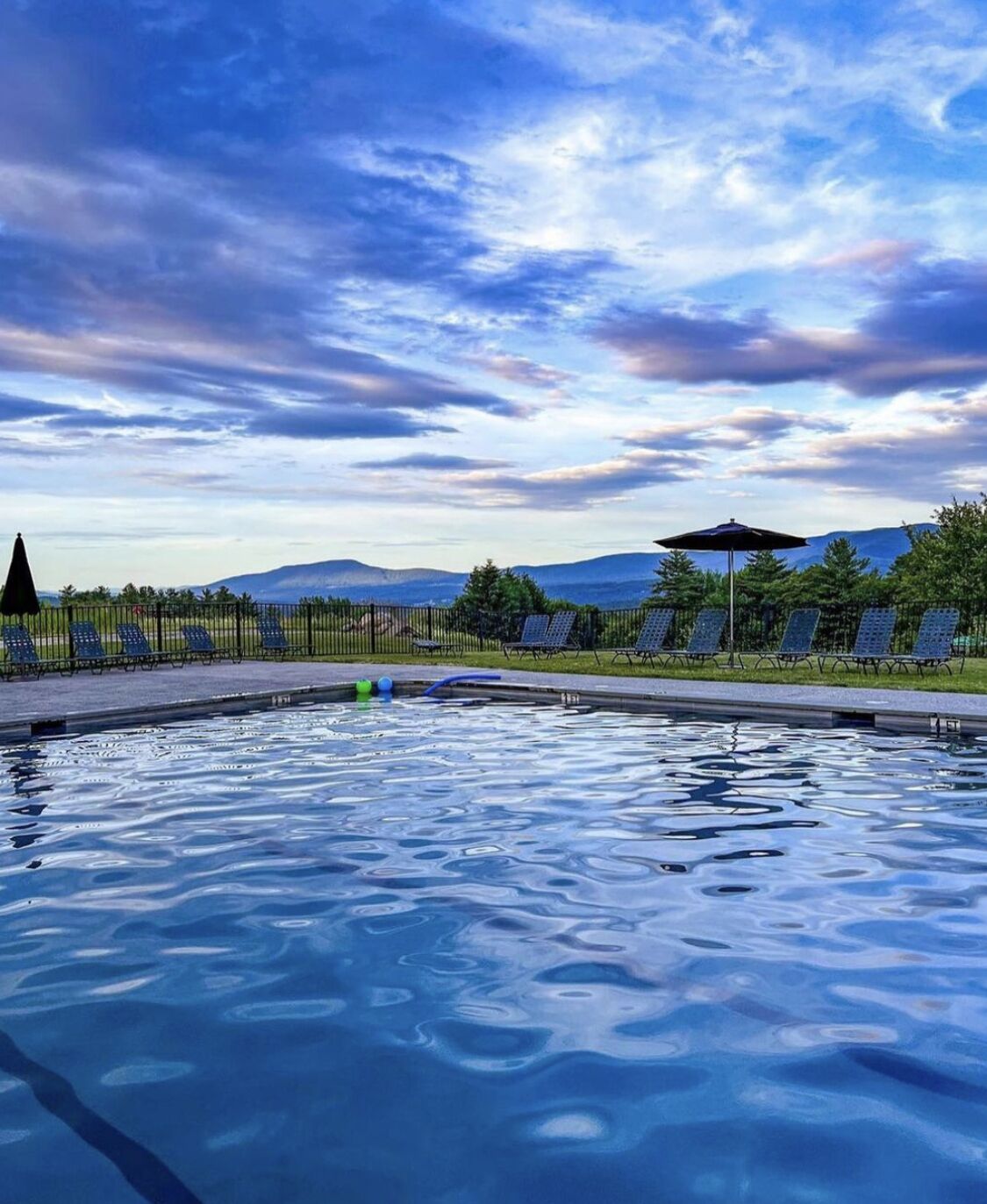 Inomhuspool och utomhuspool