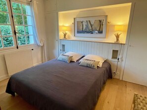 4 bedrooms, iron/ironing board, free WiFi, bed sheets - Renovated Landaiser house with great terraces and garden, central + close to the beach (Lège-Cap-Ferret)