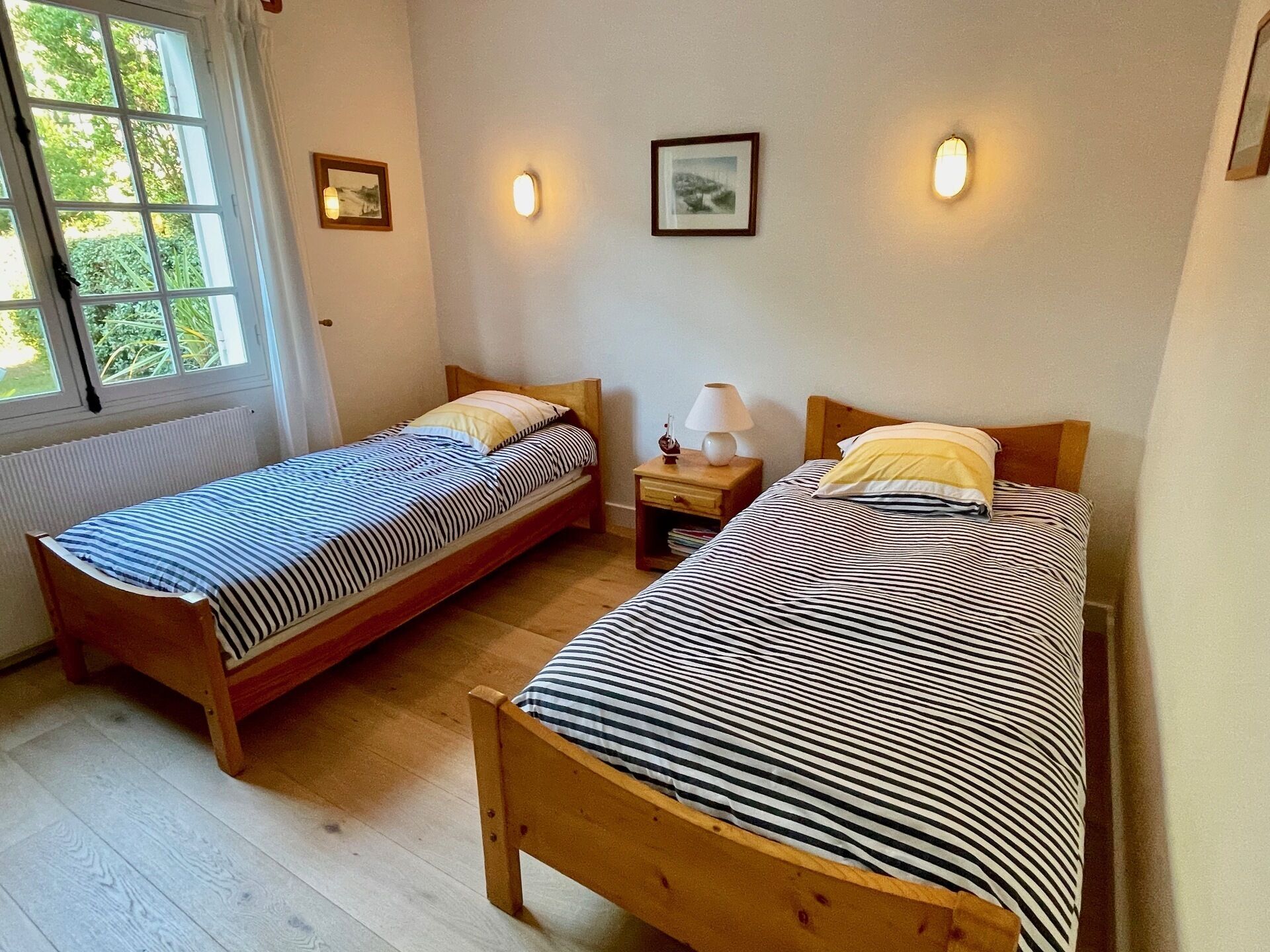 4 dormitorios, tabla de planchar con plancha, wifi gratis y ropa de cama