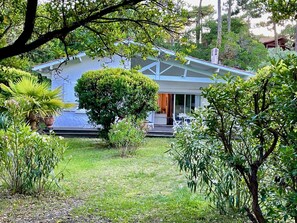 Exterior - Renovated Landaiser house with great terraces and garden, central + close to the beach (Lège-Cap-Ferret)
