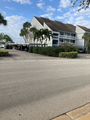 Exterior -  Harbor View and short walk to ocean (Vero Beach)