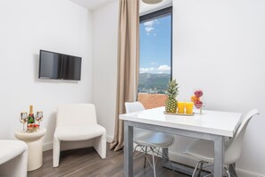 Cortinas blackout y sistema de insonorización 