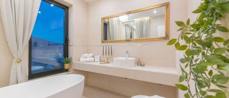 Luxury Double Room | Bathroom