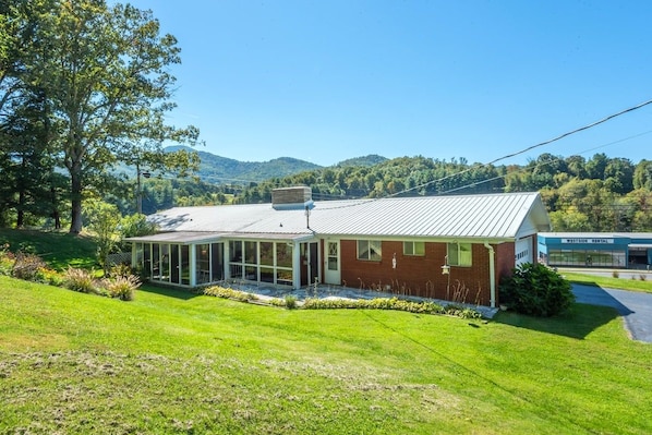A single-story building with a covered porch, a brick exterior, and a view of a rental office in the background. - 2 mins to Downtown Burnsville, Restaurants, Shops (Burnsville)